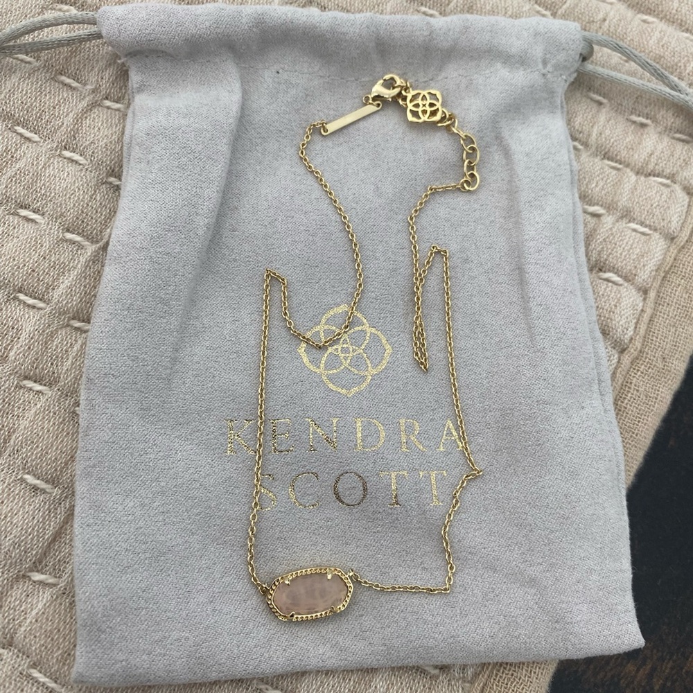 Kendra Scott Elisa Gold Pendant Necklace in Rose Quartz